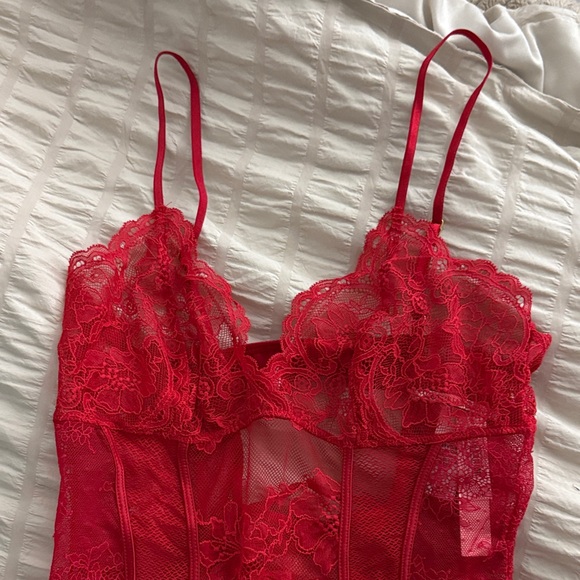 ** Victoria’s Secret ** Elegant Red Lace Lingerie Set adjustable with garter - M - Picture 5 of 13